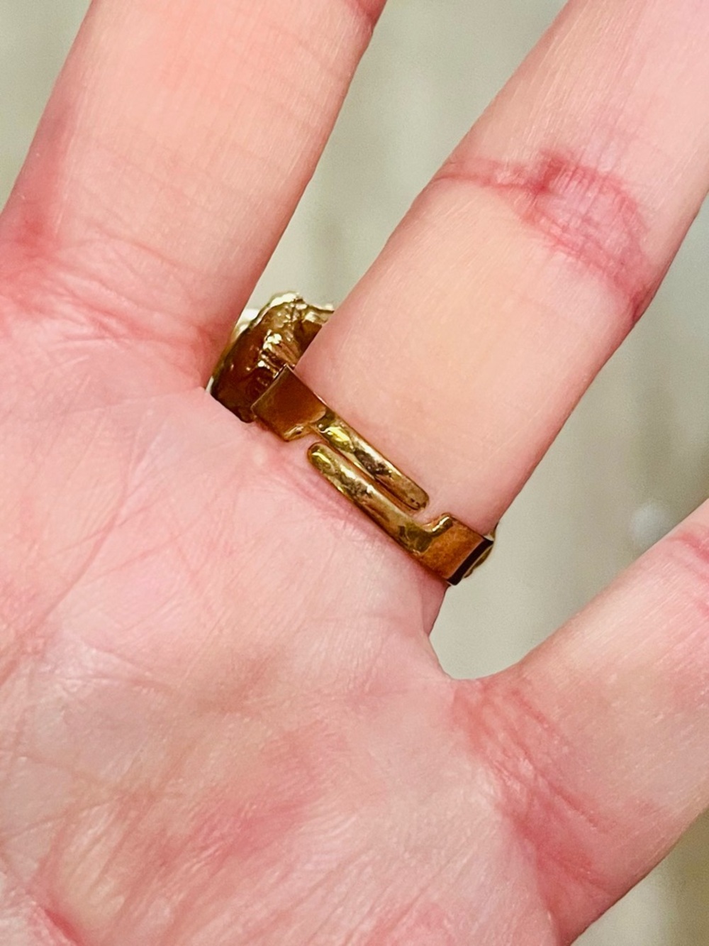 Vintage Style Pearl Rhinestone Cocktail Ring Gold Tone Adjustable Size 7 - Picture 10 of 16